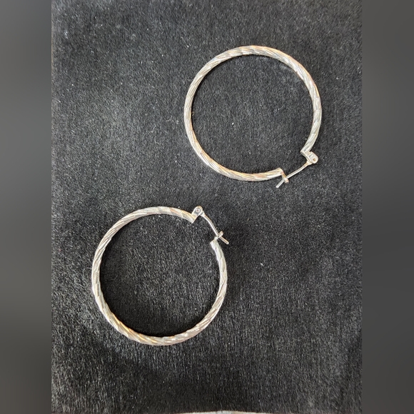 Set of 2, 925 silver hoops, 925 dangly 2-tone earrings - Picture 4 of 8
